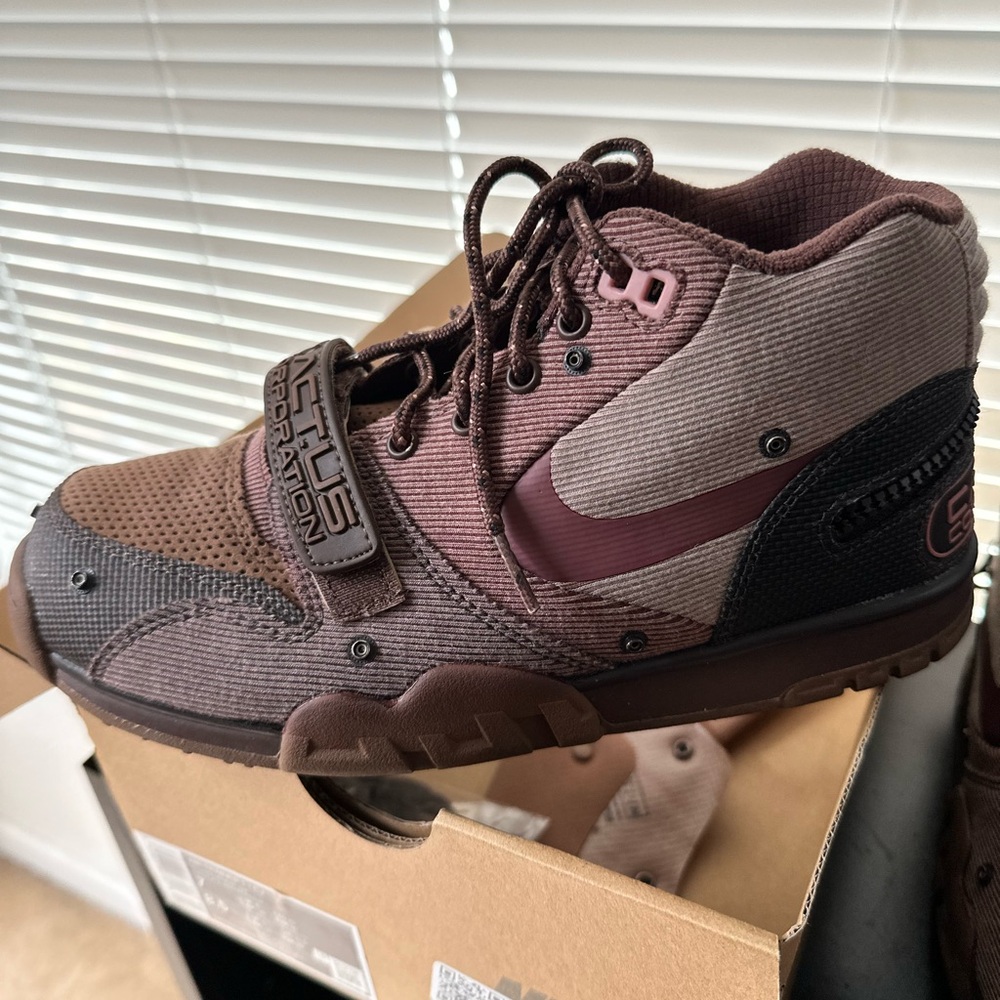 Nike Travis Scott Sneakers Wheat